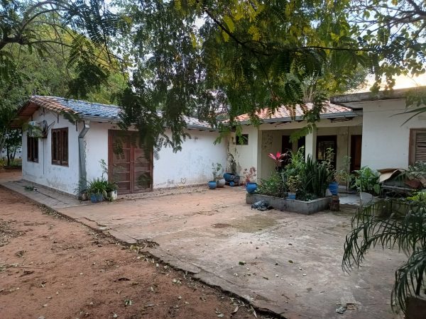 Casa Quinta en venta Frente a Rio Paraguay para remodelar o refaccionar.