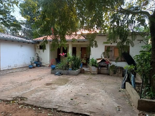 Casa Quinta en venta Frente a Rio Paraguay para remodelar o refaccionar.