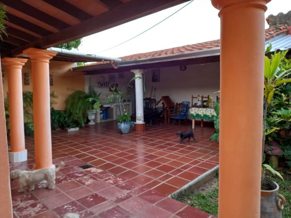 Patio ampli, casa Roque alonso la concordia