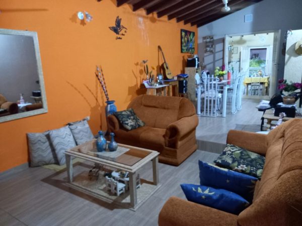 Sala ampliay comedor. Casa en venta en Barrio la Concordia de 360m2